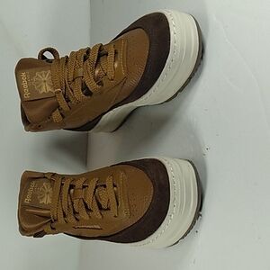 New, Reebok Woman's Platforms Sneakers That's Size 8.5 Brown Leather/Suede Shoe